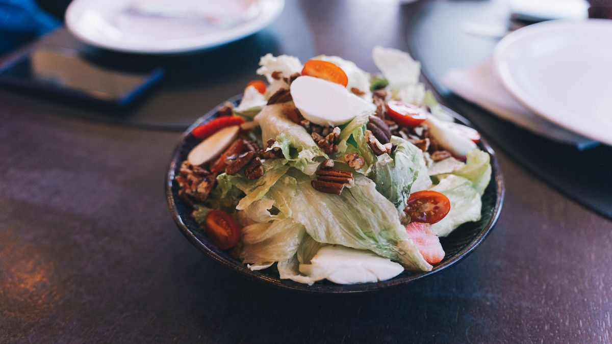 Fresh salad with tomatoes and nuts