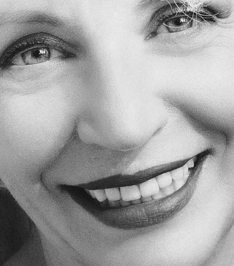 Smiling mature woman, close portrait